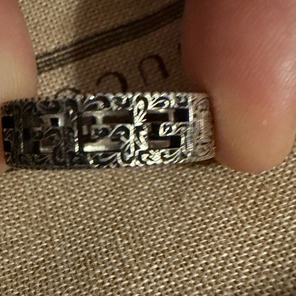 Gucci Silver Ornate Band - Picture 2 of 7